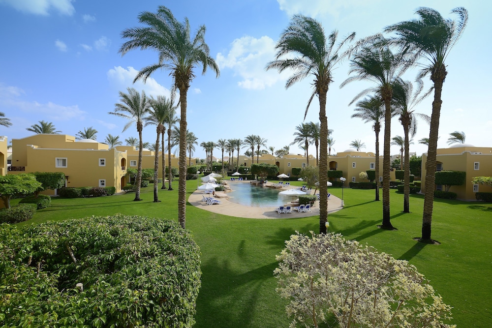 Deluxe Room, Pool View - Photo 2