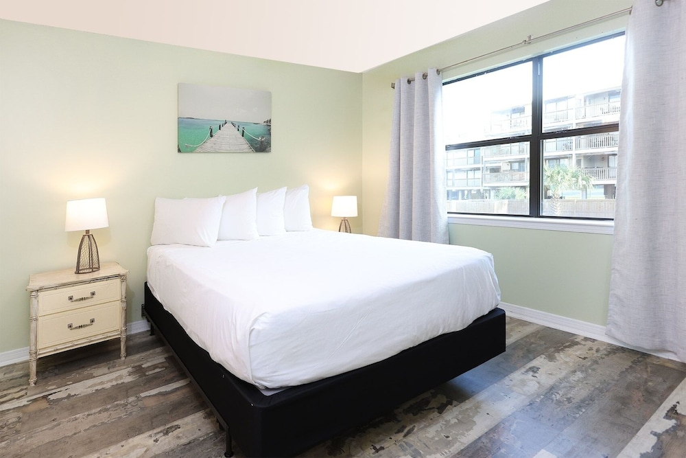 Condo, 2 Bedrooms
