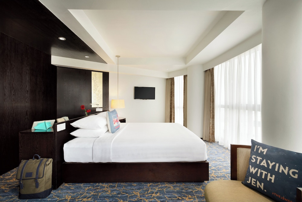 Executive Room, 1 King Bed, City View - Photo 3