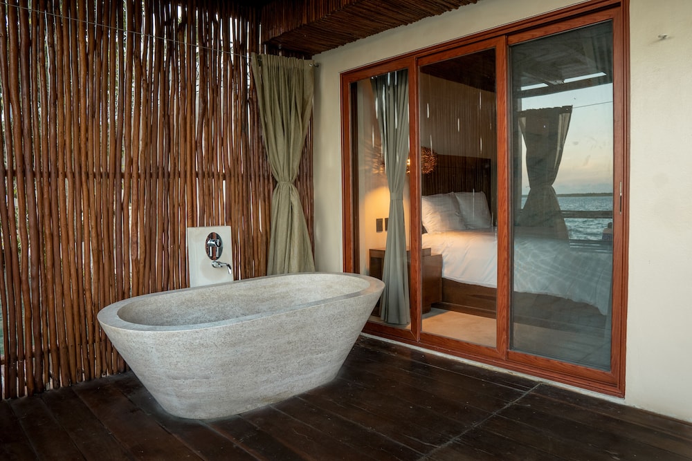 Superior Studio Suite, Terrace, Lakeside thumbnail 6