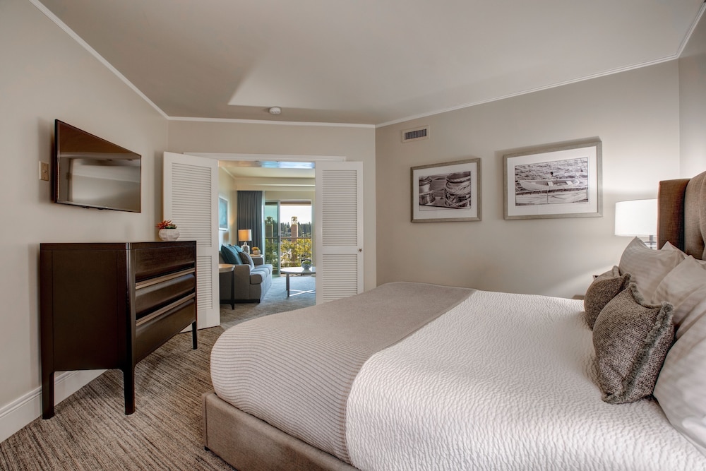 Junior Suite, 1 King Bed with Sofa bed photo 3