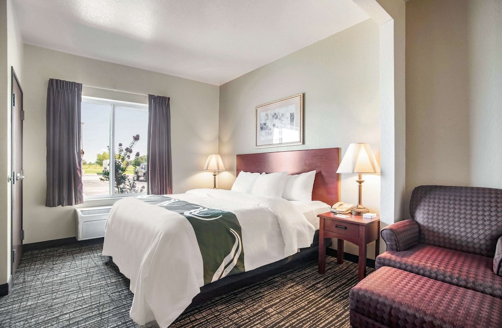 Suite, 1 King Bed, Non Smoking, Jetted Tub - Photo 1
