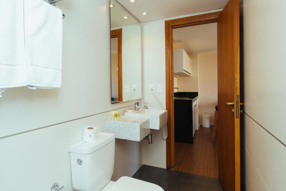 Premium Suite - Photo 16