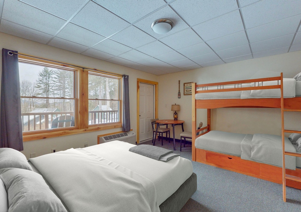 Triple Room, Multiple Beds, Lake View photo 1