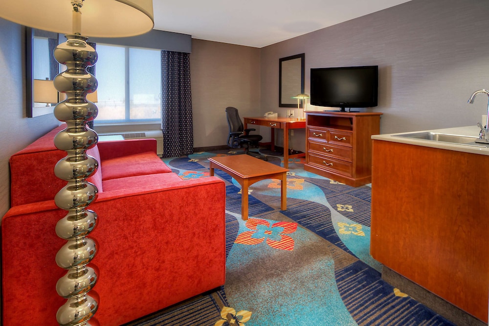 Suite, 1 King Bed, Non Smoking - Photo 4