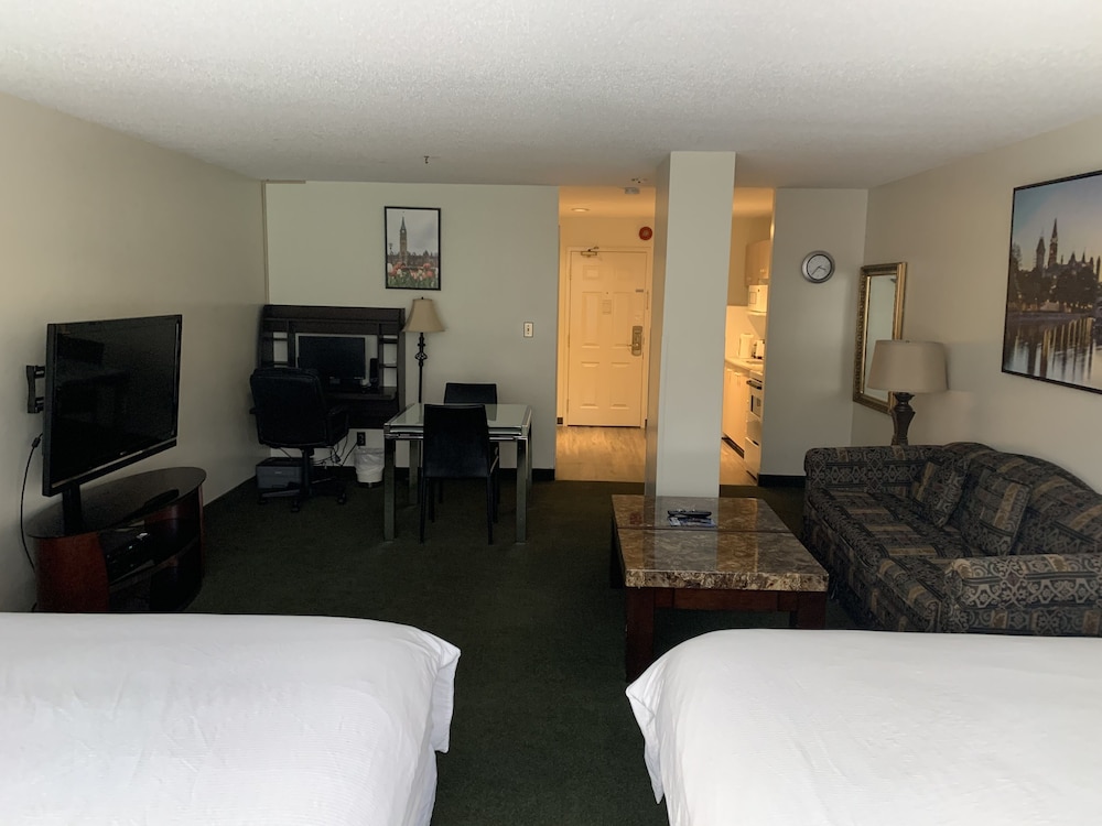 Two Bed Suite, 2 King/Queen Beds, 1 Queen Sofa Bed - Photo 4