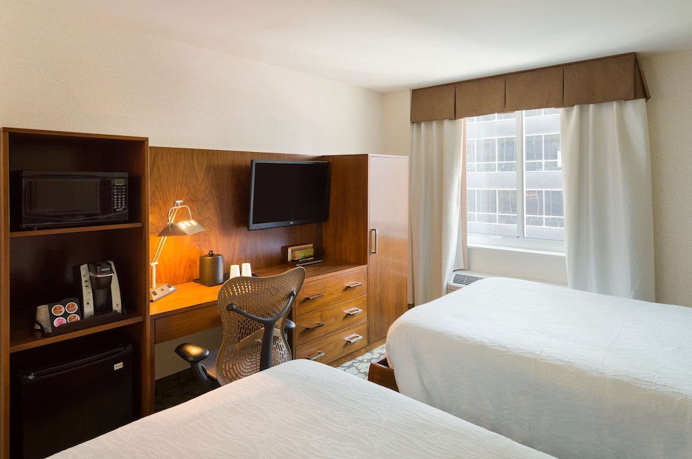 Room, 2 Queen Beds, Terrace, City View