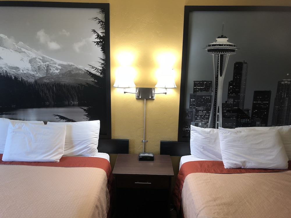 Standard Room, 2 Queen Beds - Photo 6