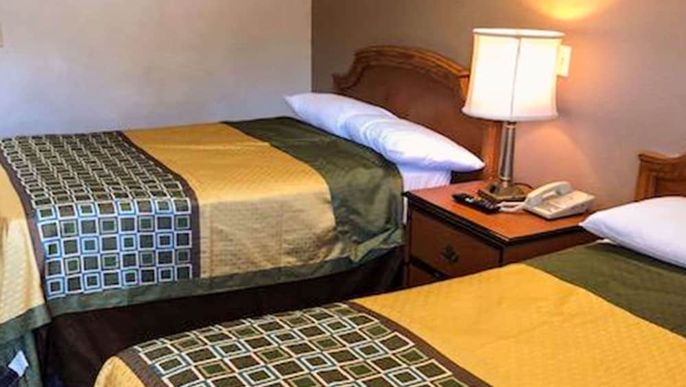 Standard Room, 2 Double Beds, Non Smoking - Photo 4