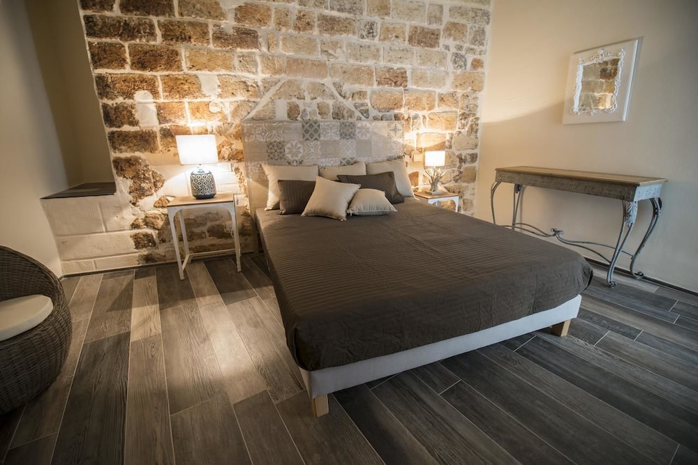 Suite, Balcony