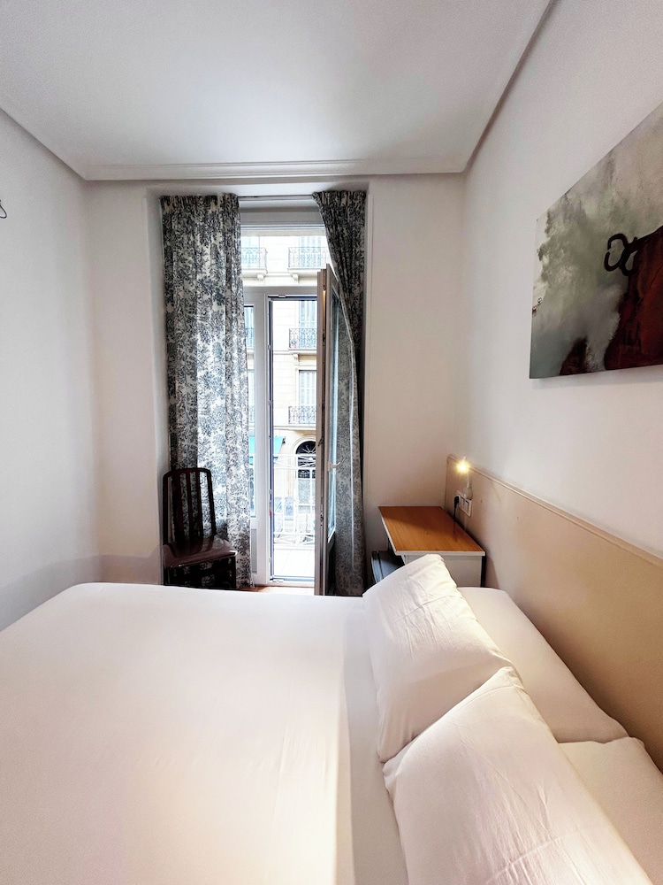 Double Room, 1 King Bed, Balcony photo 3