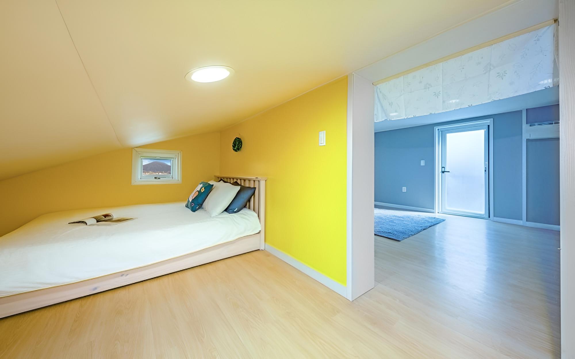 Room (301 (Family Room Ocean View)) - Photo 2