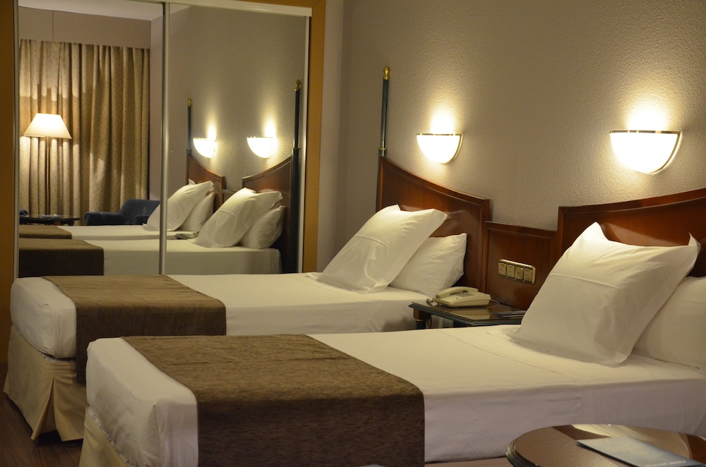 Standard Double Room, 2 Twin Beds - Photo 4