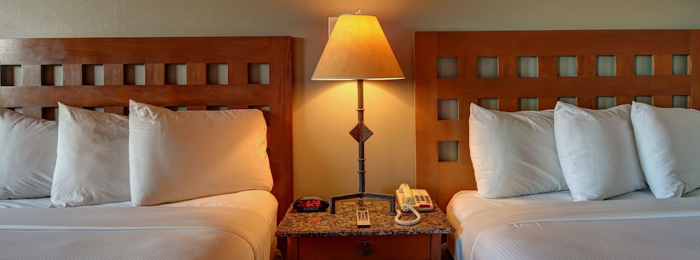 Standard Room, 2 Queen Beds photo 2