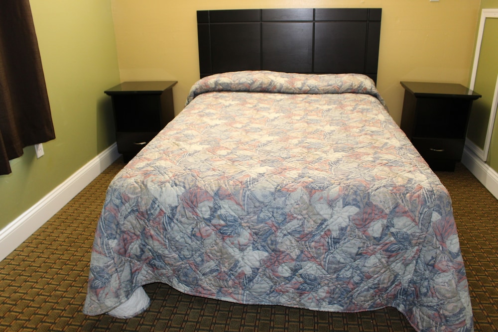 1 Bed Suite Non-Smoking - 1 Full Size Bed photo 1