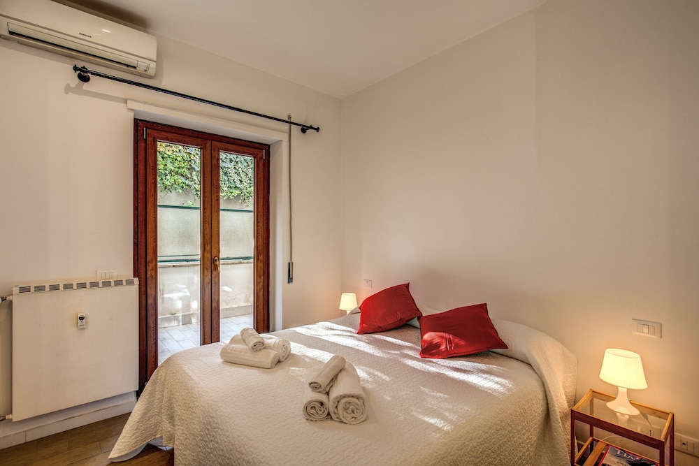 Deluxe Apartment, 2 Bedrooms, 2 Bathrooms (Via Veio 80) photo 2