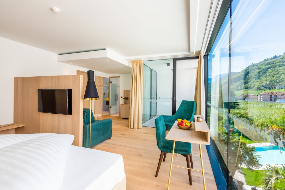 Design Double Room, Non Smoking, Mountain View