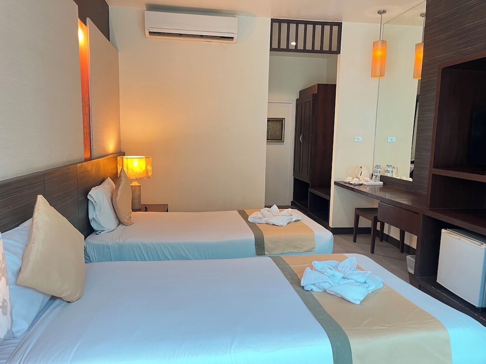 Courtyard Studio Twin Beds - Photo 4