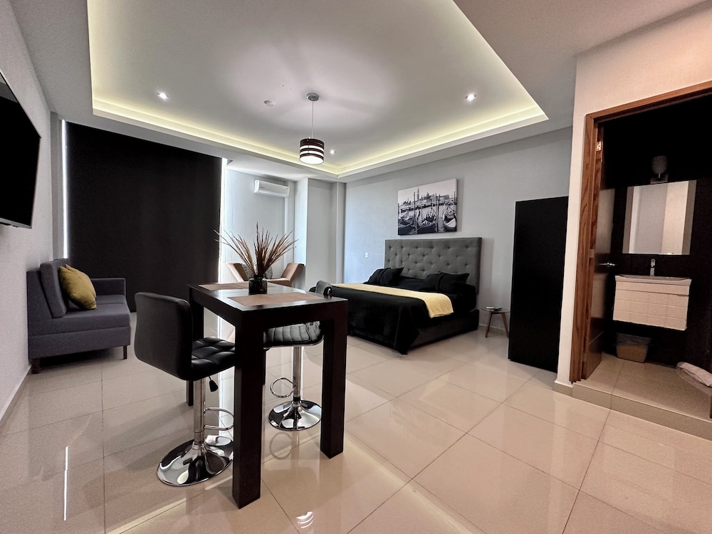 Standard Suite, City View photo 3