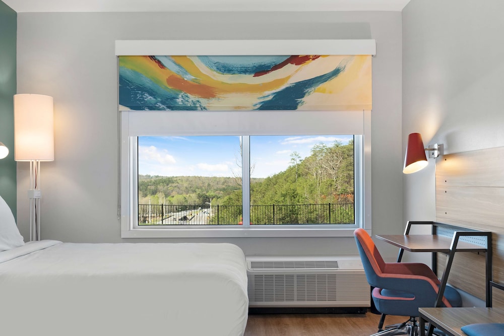 Room, 2 Queen Beds - Photo 4
