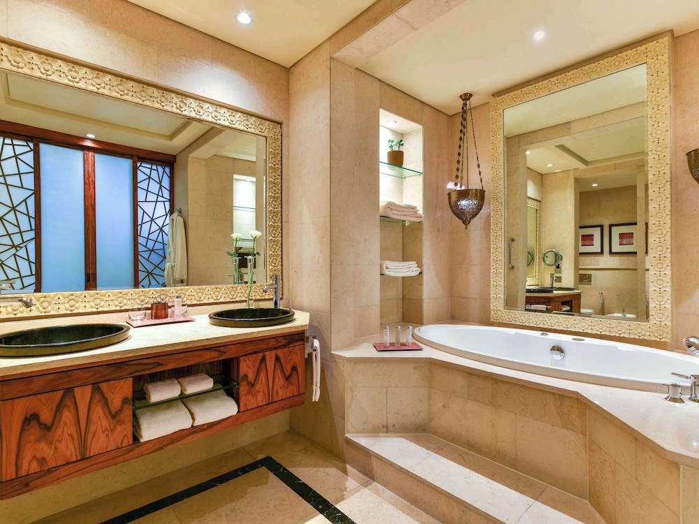 Suite, 1 Double Bed (Diplomatic) - Photo 6
