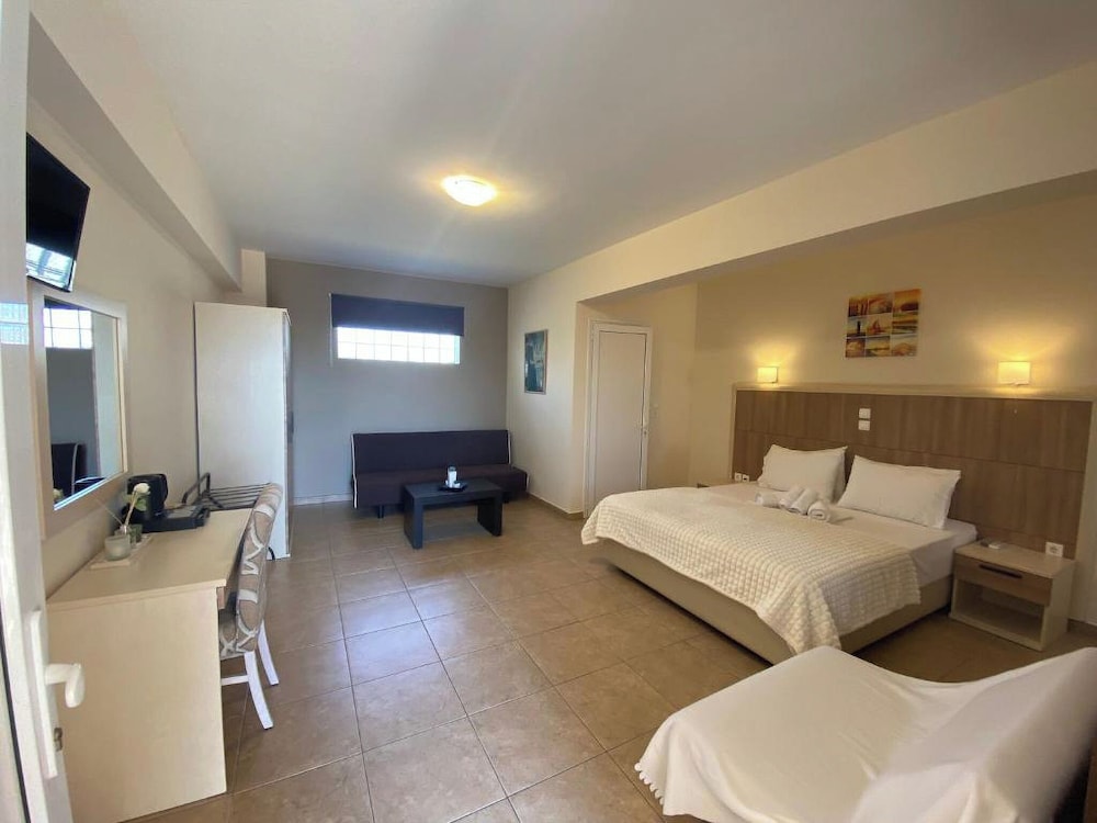 Standard Triple Room photo 2