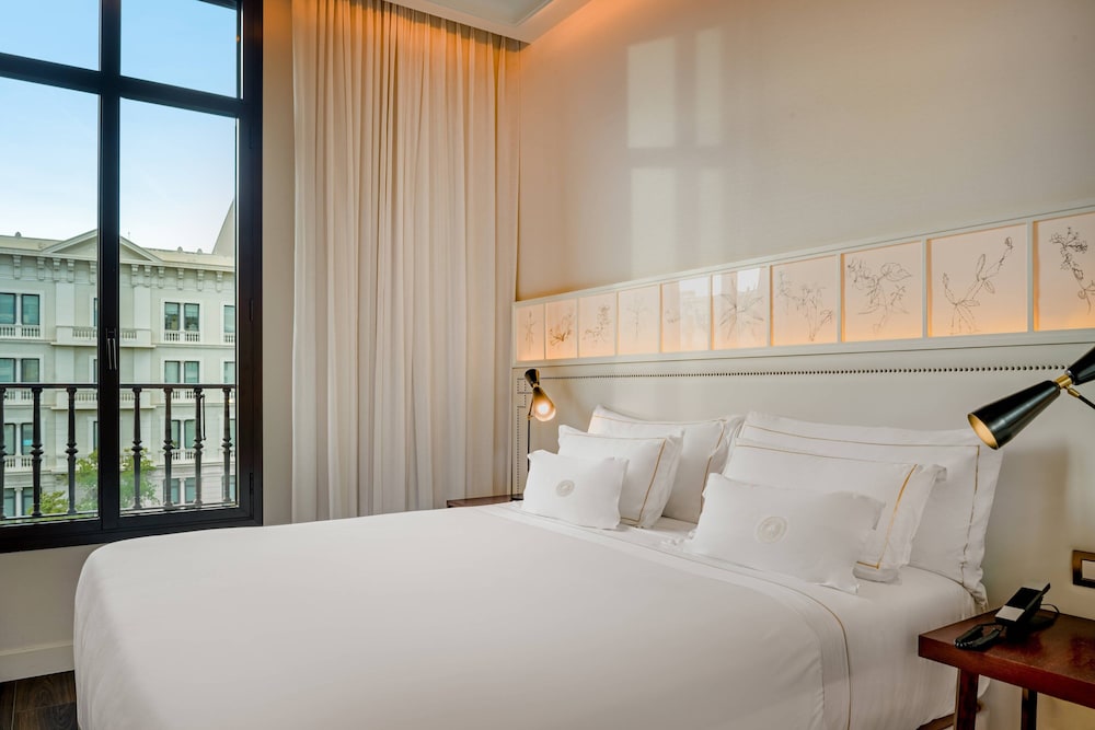 Deluxe Room, 1 Queen Bed, City View (Madras Queen)