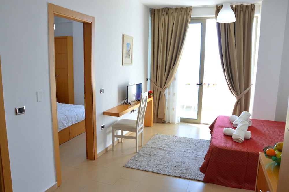 Superior One Bedroom Apartment with Sea View photo 3