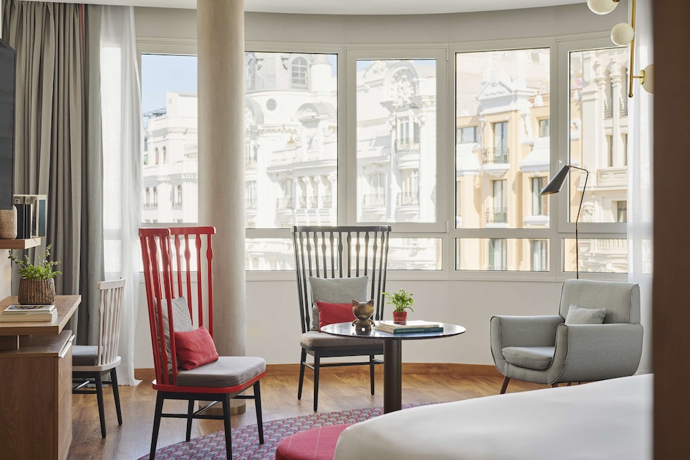 Junior Suite (Grand Via View) thumbnail 5