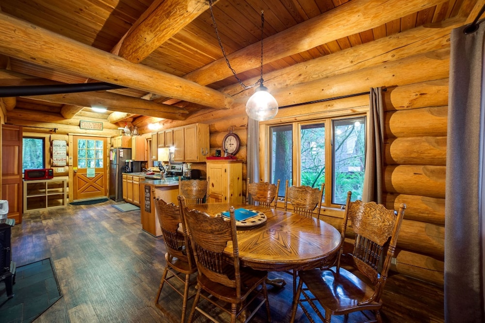Cabin, 2 Bedrooms, Fireplace photo 3