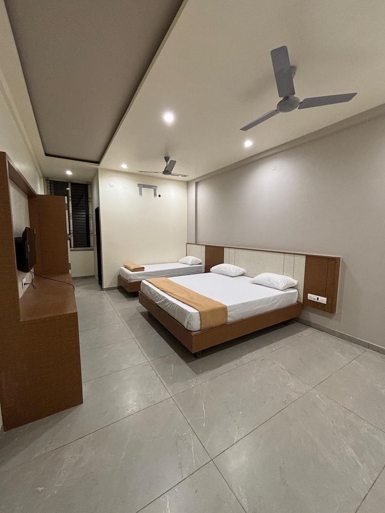 Luxury Triple Room