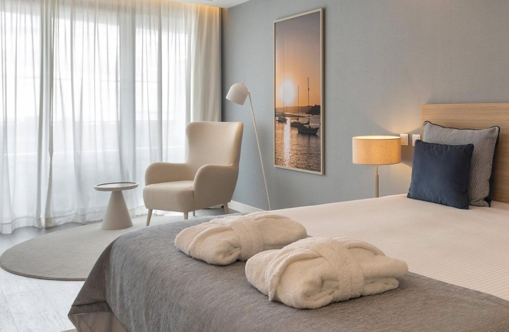 Superior Double or Twin Room, Balcony - Photo 3