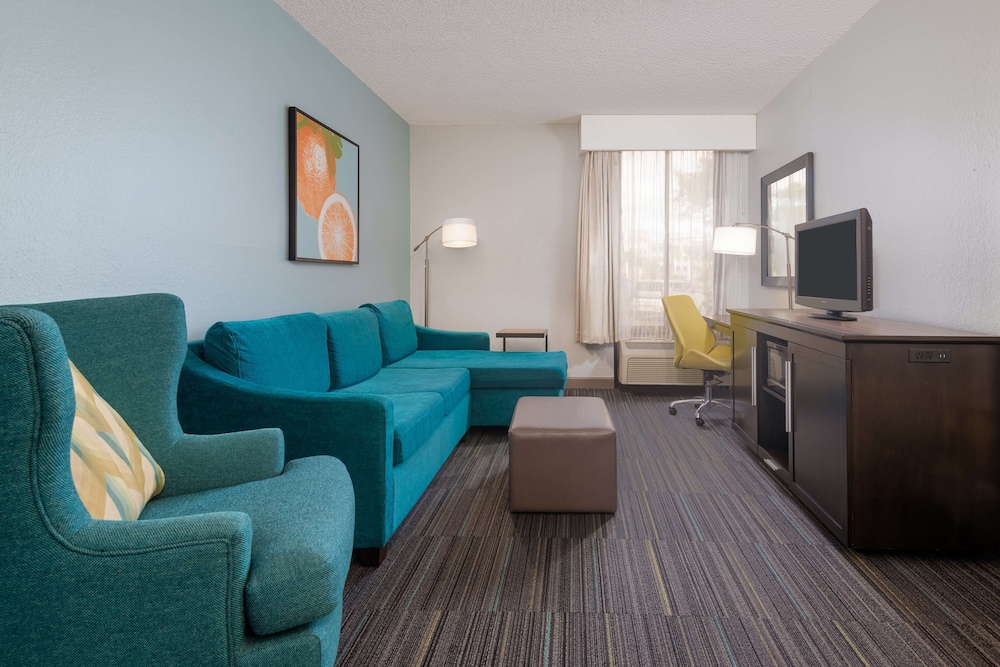 1 King 1Bdrm Suite w/ Sofabed, Non Smoking