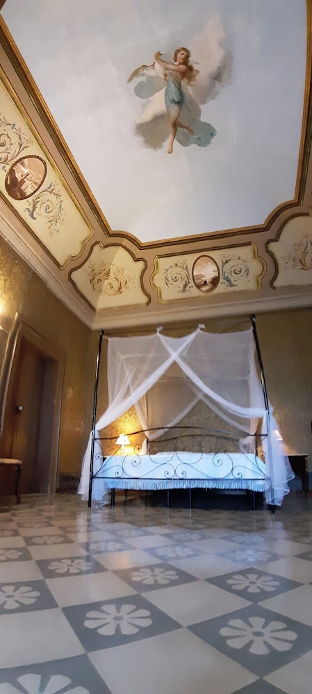 Room (Leda)
