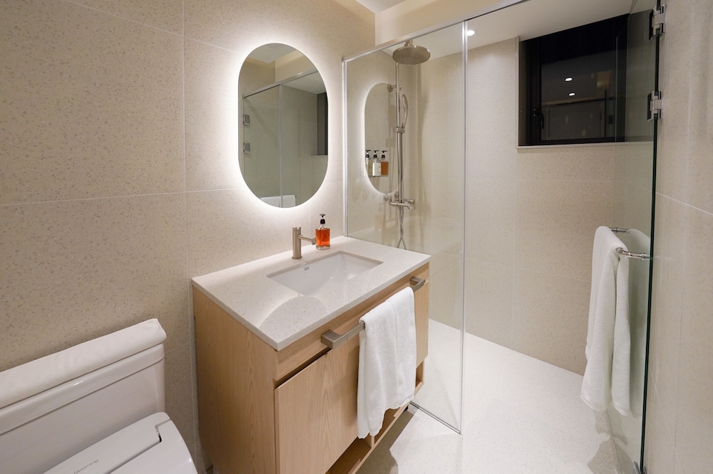 Annex Standard Triple Suite - Photo 12