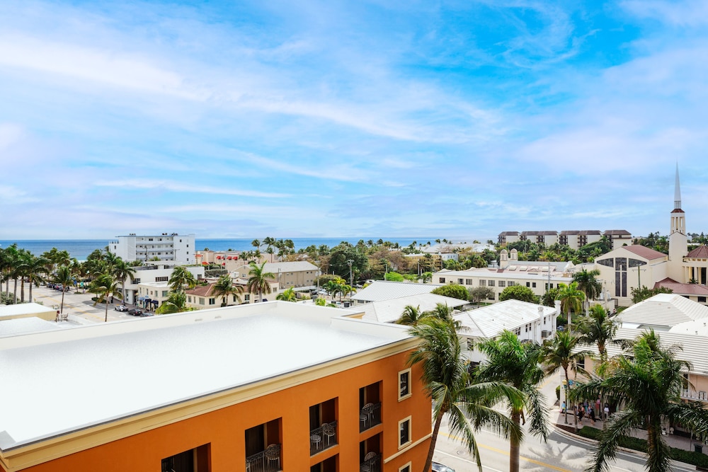 Suite, 2 Queen Beds, Partial Ocean View