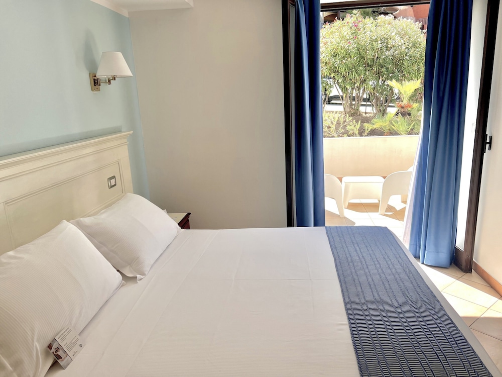 Comfort Room, 1 Queen Bed, Non Smoking, Terrace