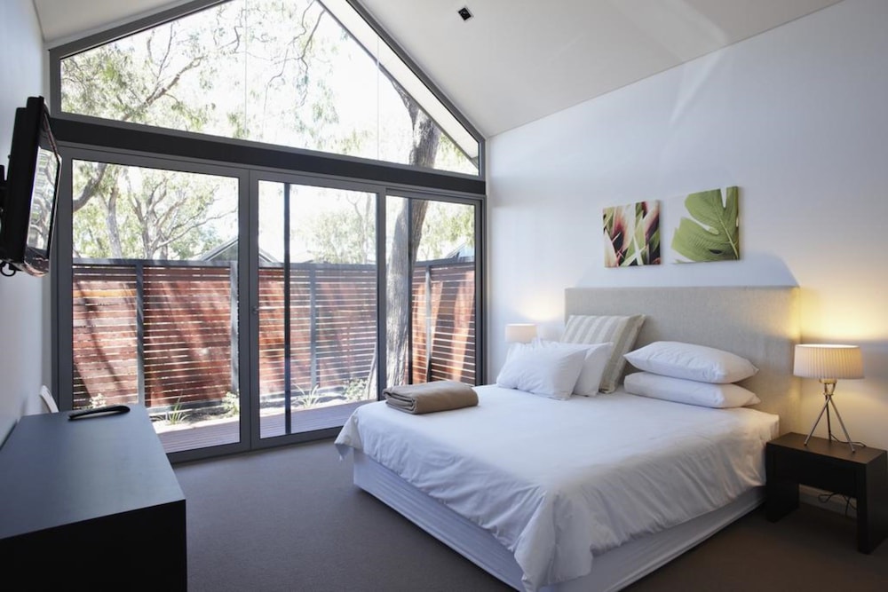 Luxury House, 4 Bedrooms, Garden Area photo 3