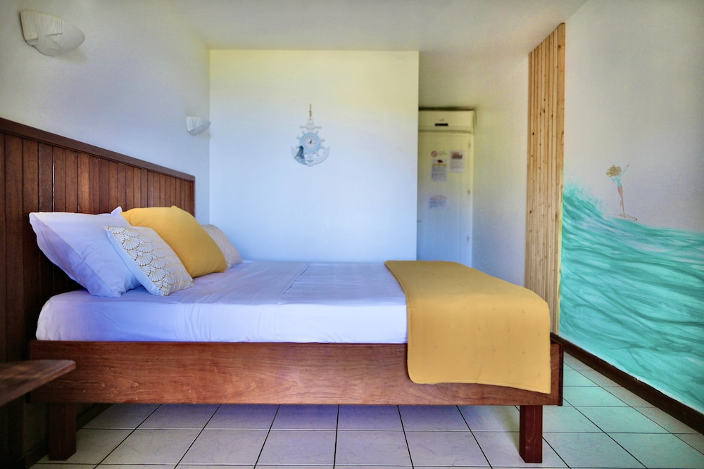 Superior Studio, 1 Queen Bed, Non Smoking, Sea View photo 1