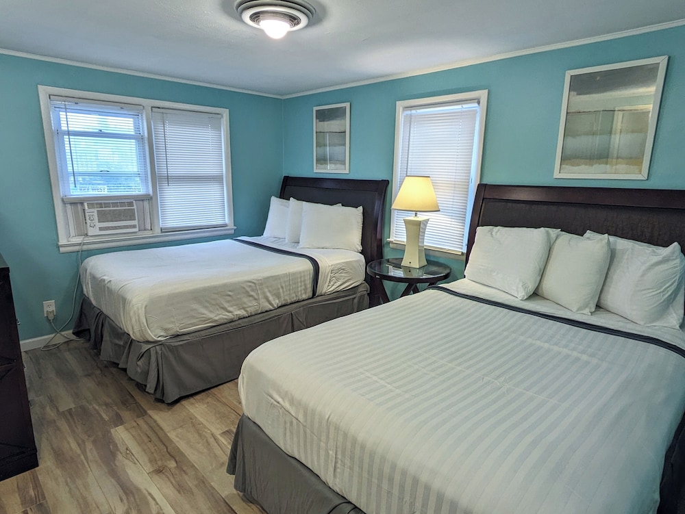 Standard Room, 2 Double Beds, Refrigerator & Microwave photo 1