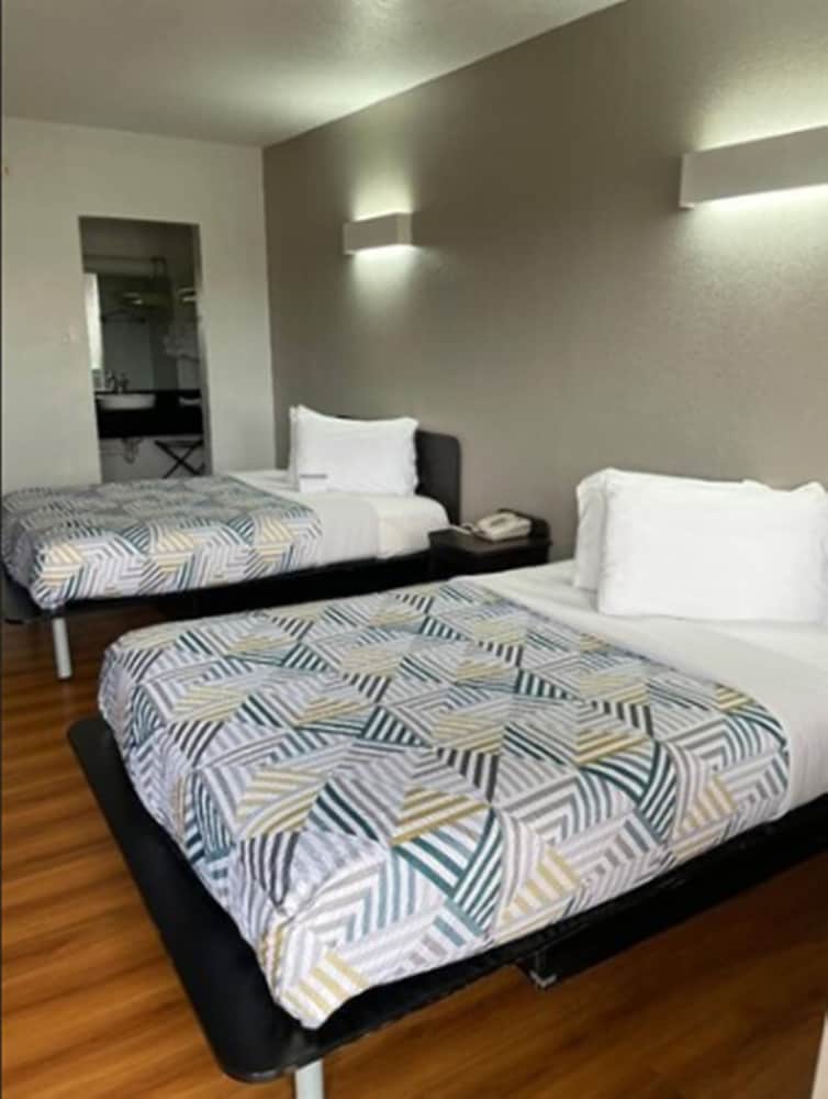Standard Room, 2 Double Beds, Non Smoking - Photo 2