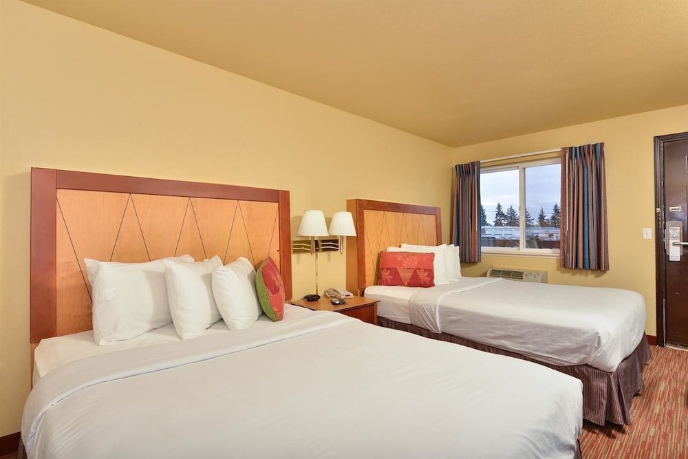 Room, 2 Queen Beds, Non Smoking - Photo 1