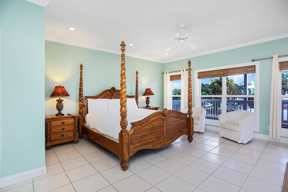 House, Multiple Beds (Cape Palms) photo 1