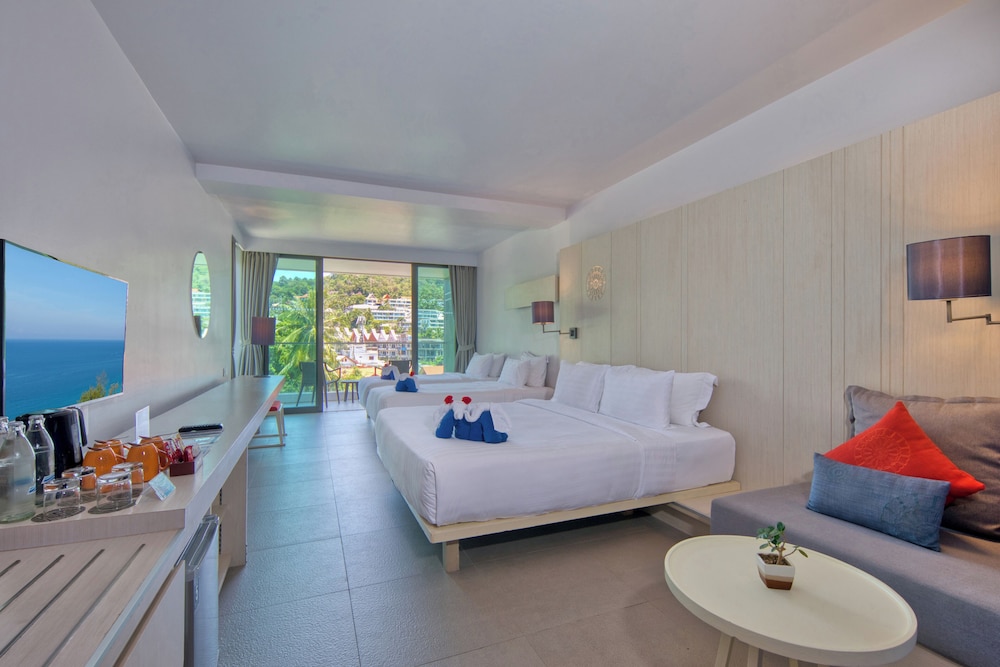 Family King and Twin Bed Room