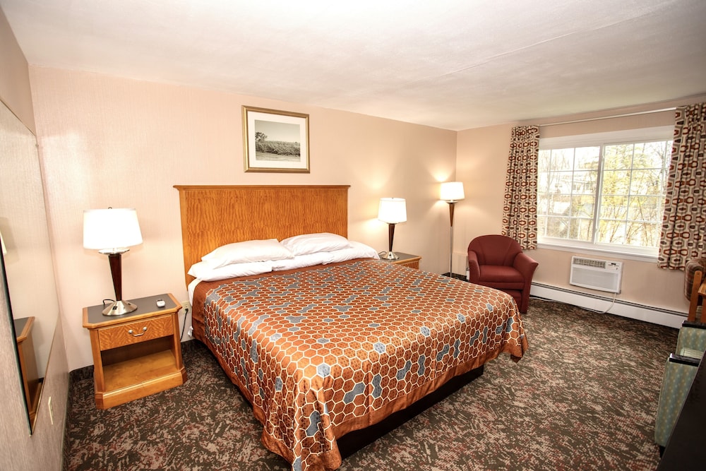 Standard Room, 1 King Bed, Non Smoking - Photo 2