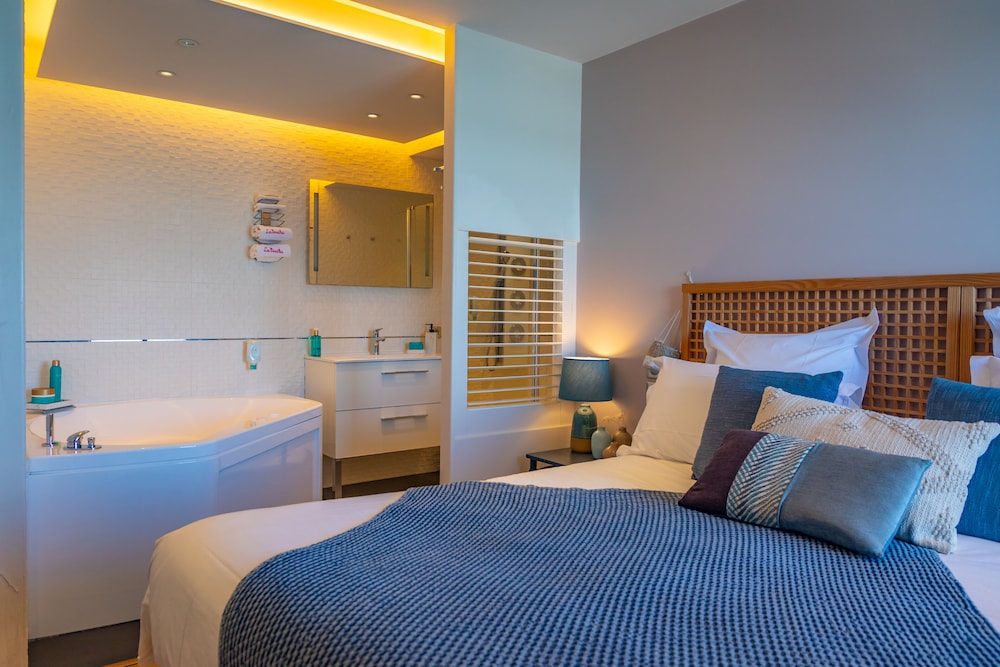 Royal Double Room, 1 King Bed, Terrace, Sea View photo 3