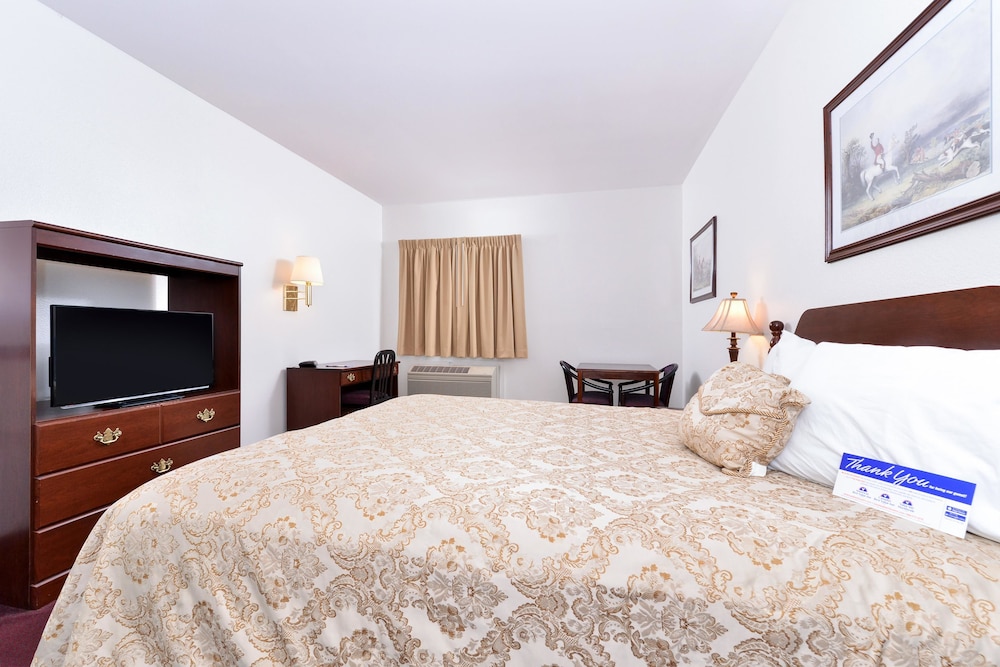 Suite, 1 King Bed, Non Smoking, Kitchenette photo 2