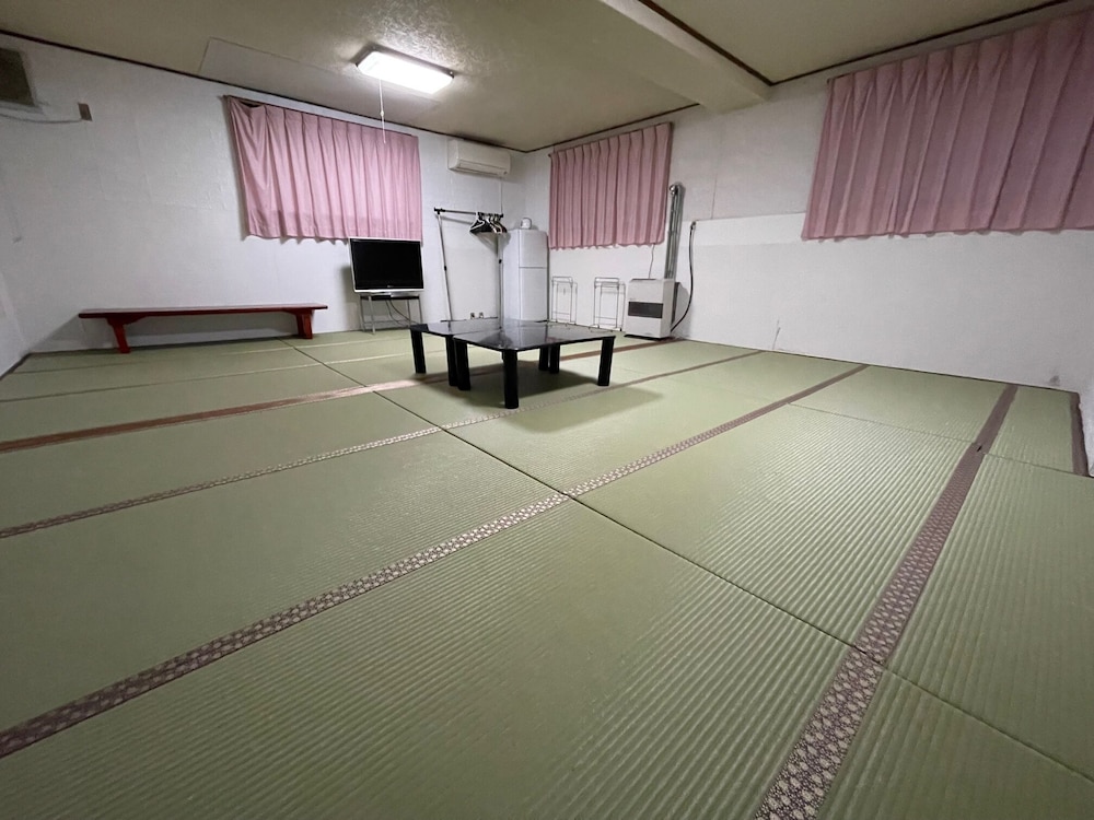 Japanese Style Room for 10 People, Shared Bathroom