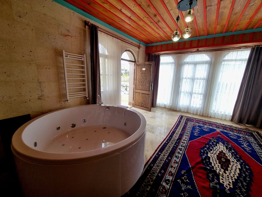 Deluxe King Room Annex Building - Photo 3
