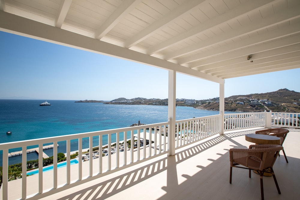 Deluxe Room, Sea View (Balcony) photo 2